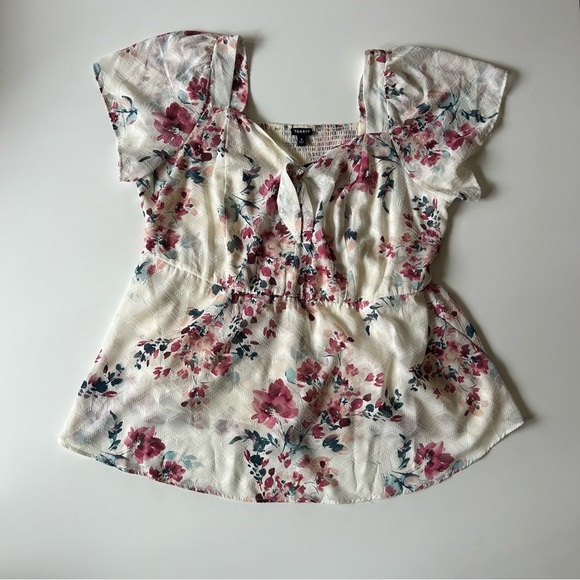 Floral Plus Size Chiffon Women's Top - Cream and Pink - Picture 5 of 10